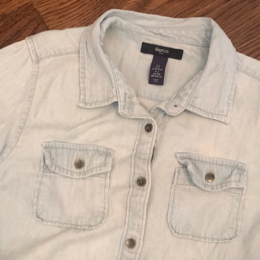 Gap like new chambray shirt denim button up large